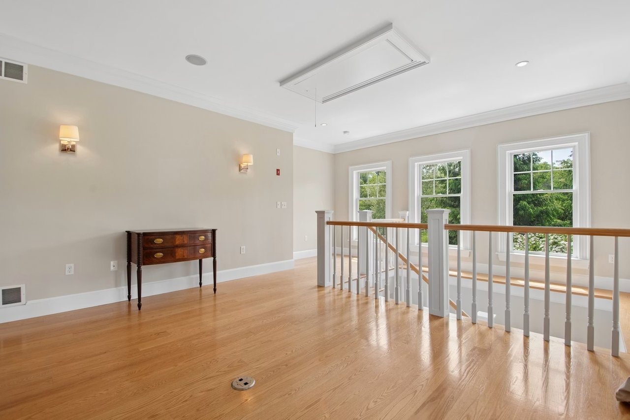 26 Madigan Ln
