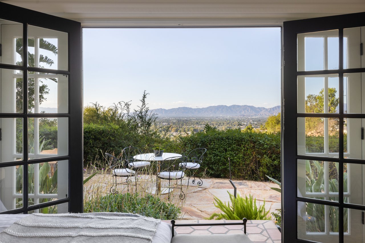 3646 Sunswept Dr, Studio City