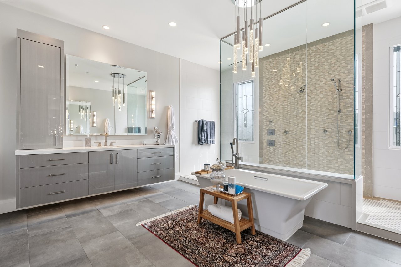 6180 N LAS BRISAS Drive