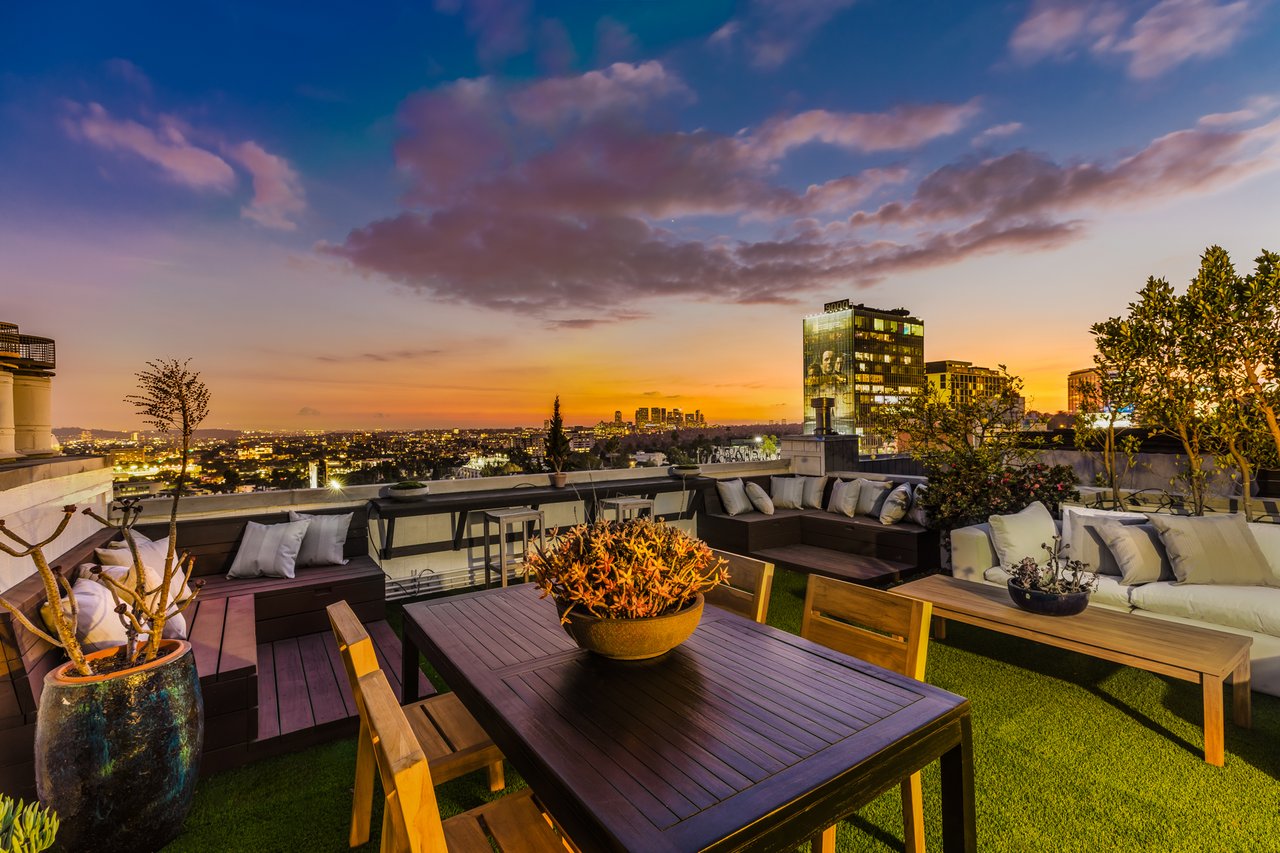 1133 N Clark St Unit: 303