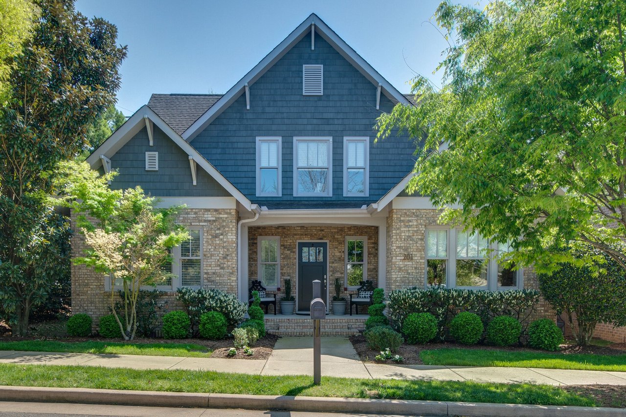 201 Lone Oak Village Way