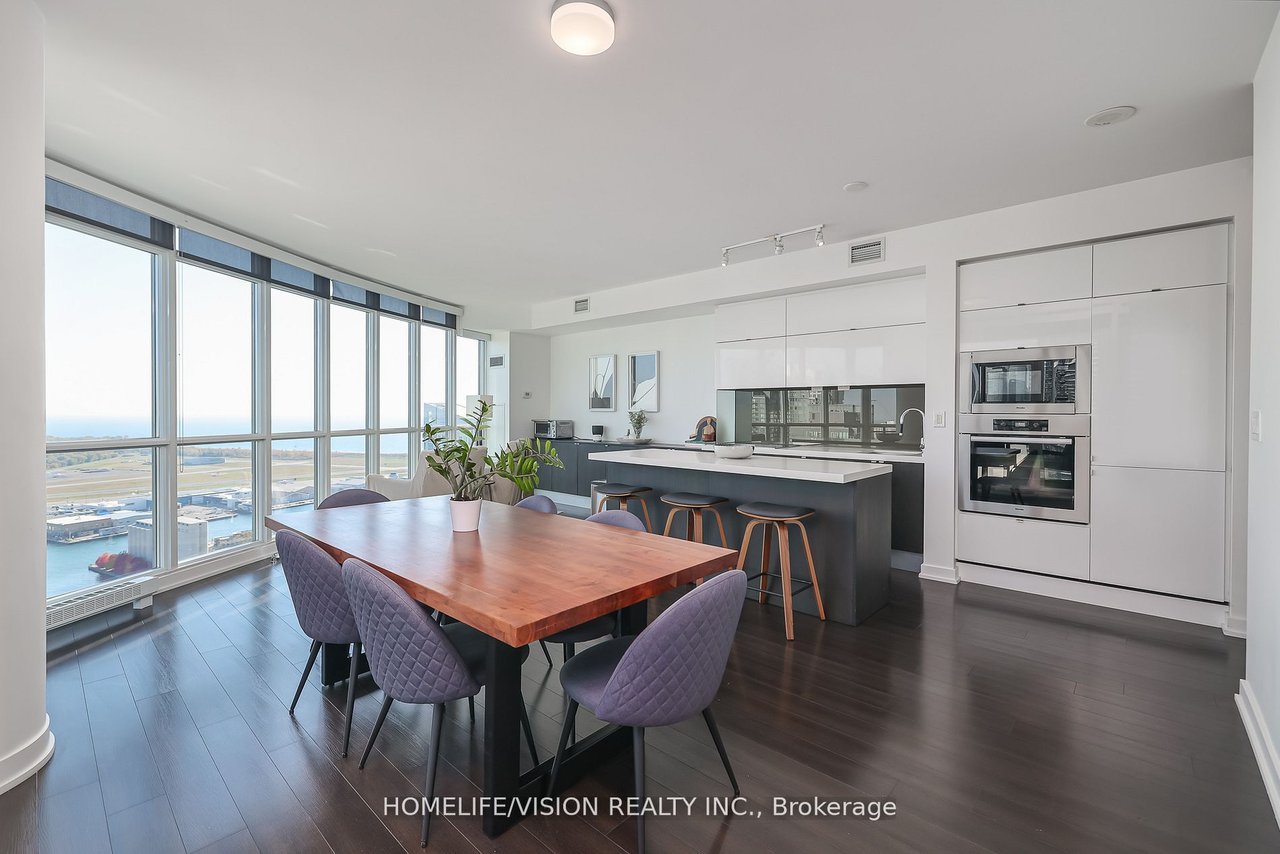 WATERFRONT LUXURY 