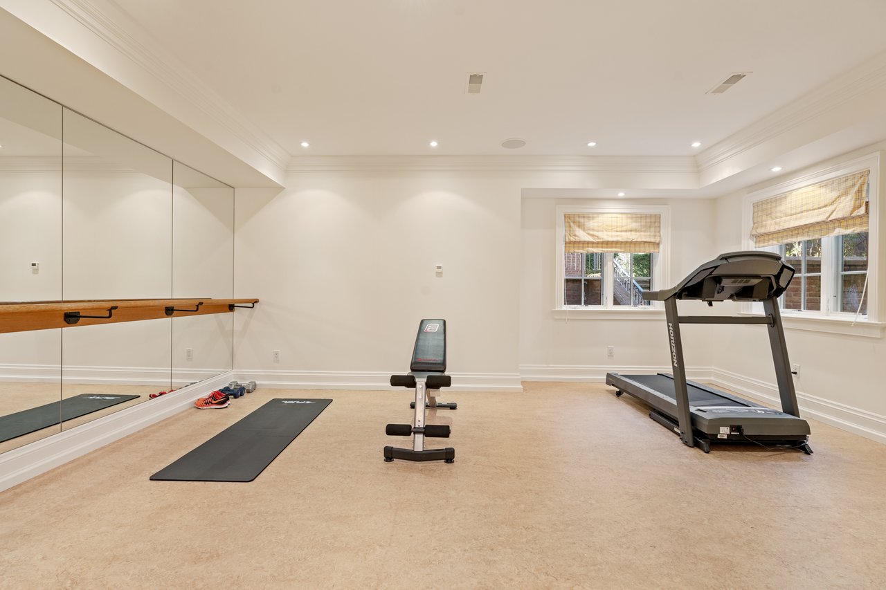 1081 Argyle Drive, Oakville