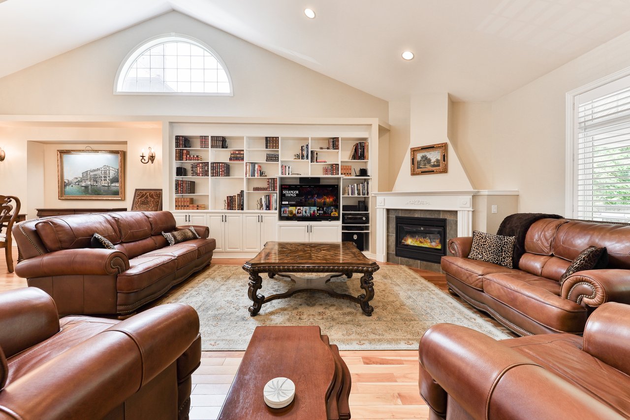 3105 Lakeshore Road, Burlington