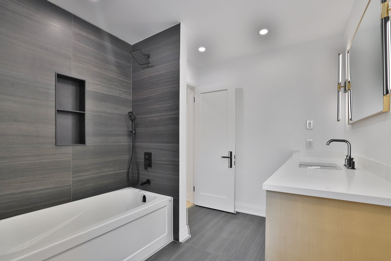 63 Tradewind Drive, Oakville