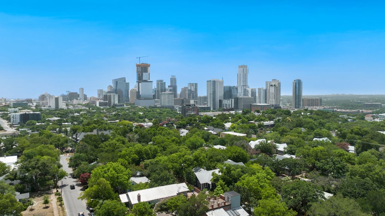 The Clarkesville Manor