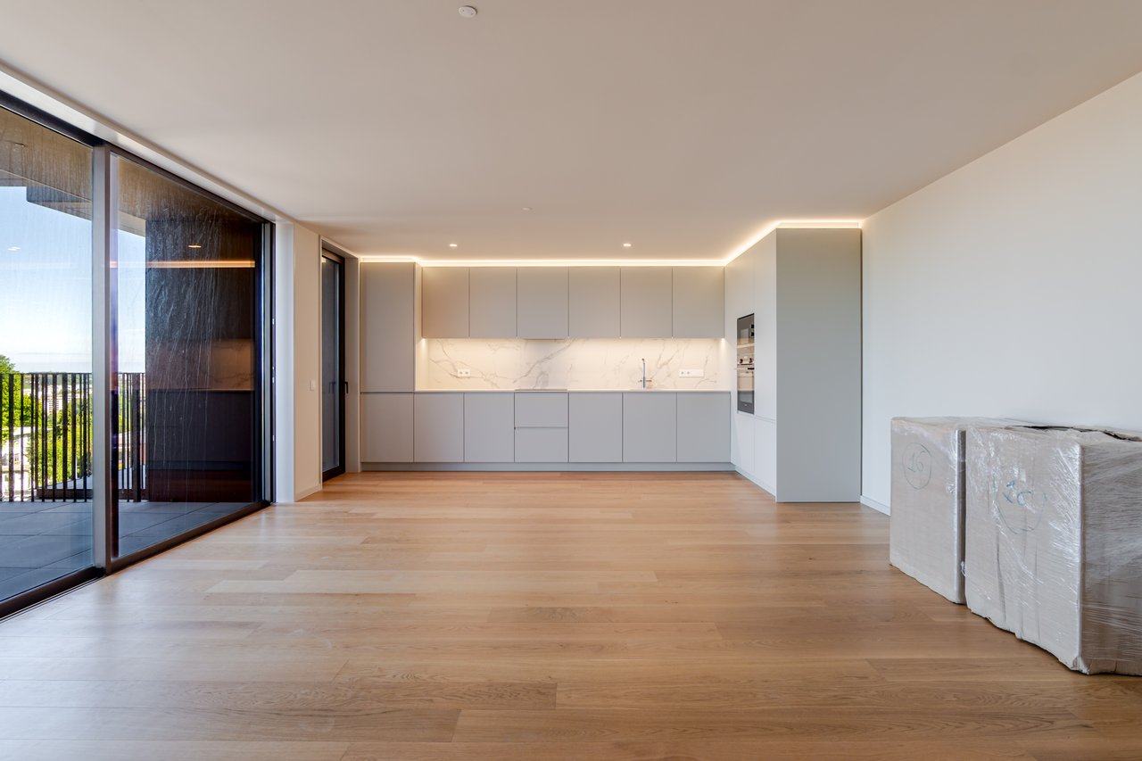 Luxury 4-Bedroom Apartment in Porto