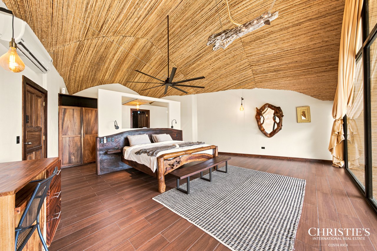 LE CLOS - An Exclusive Three-Residence Estate 