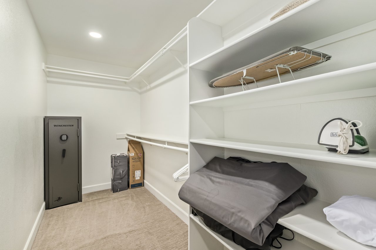 5839 E VOLTAIRE Avenue