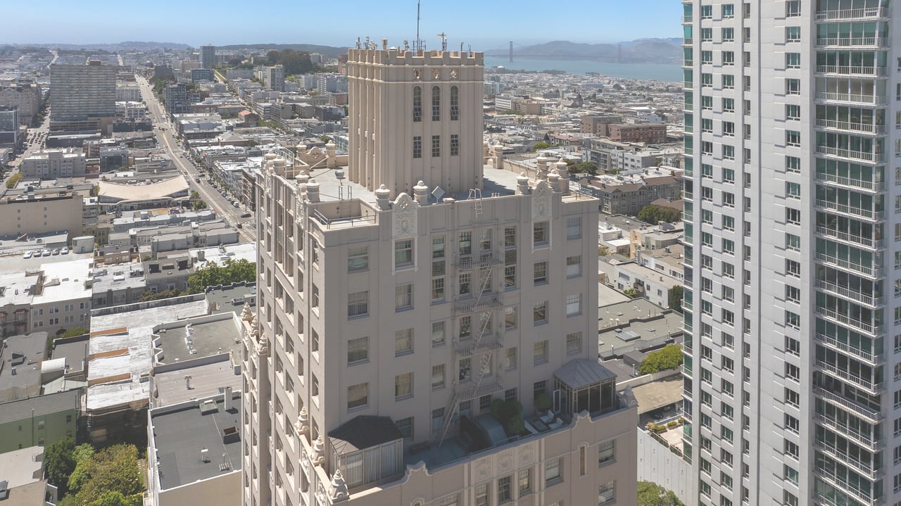 High-Floor Terrace Views Atop Nob Hill