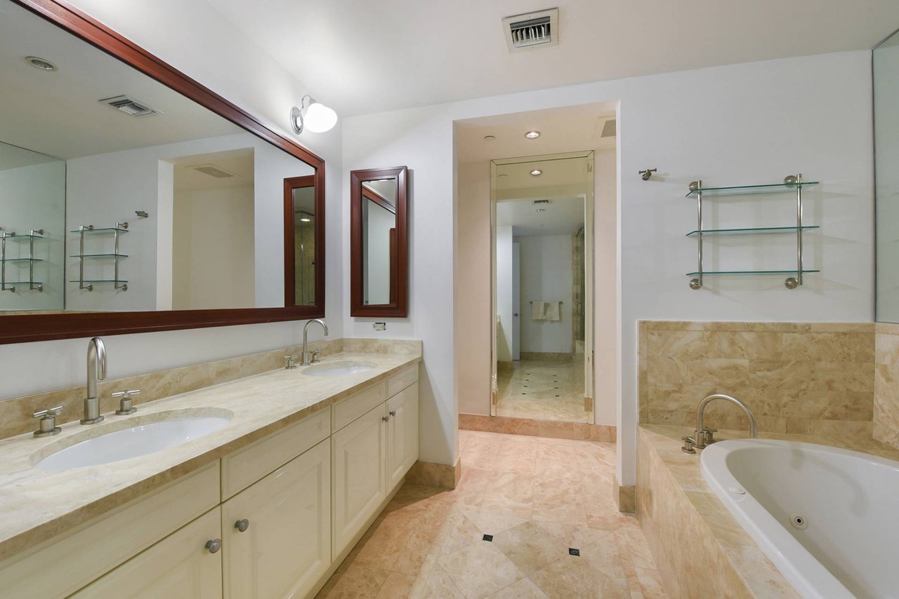1425 Brickell Ave # 58C