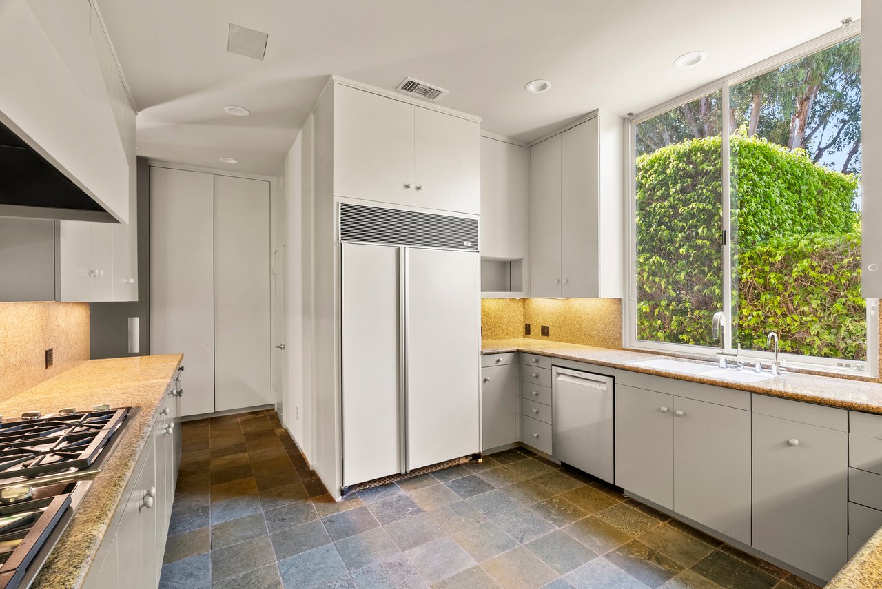 9032 Thrasher Ave, sunset strip