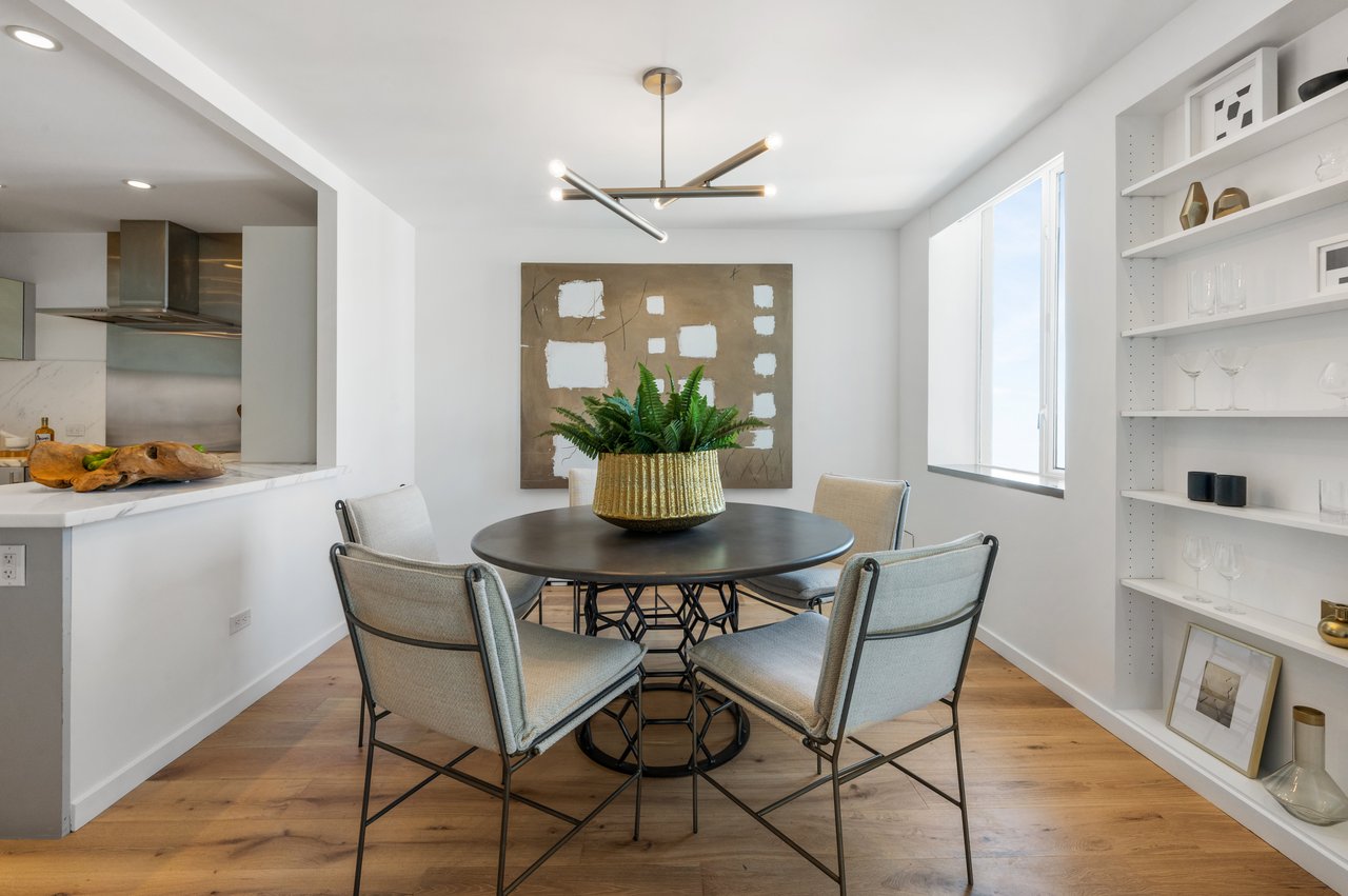 3-Bdrm View Apartment at 1080 Chestnut