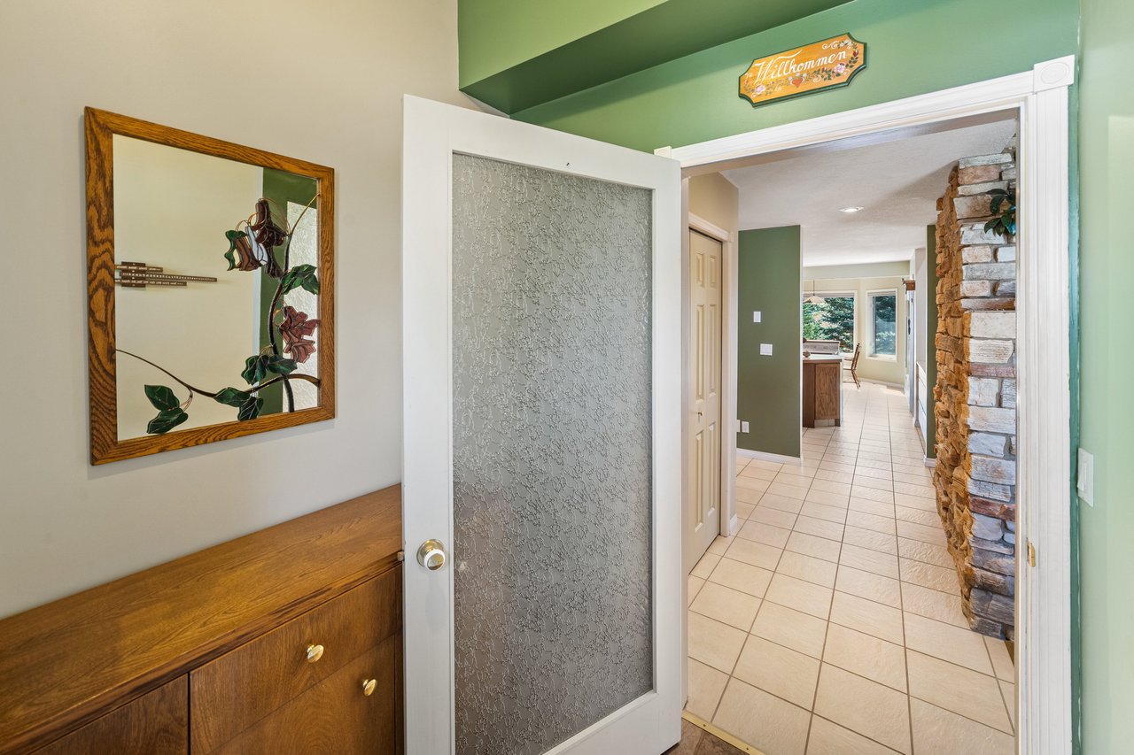 330 Canyon Close