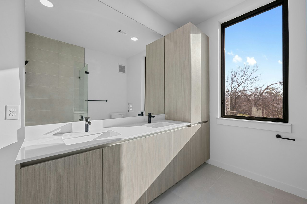2209 S. 1st St. #221 - OneOak 