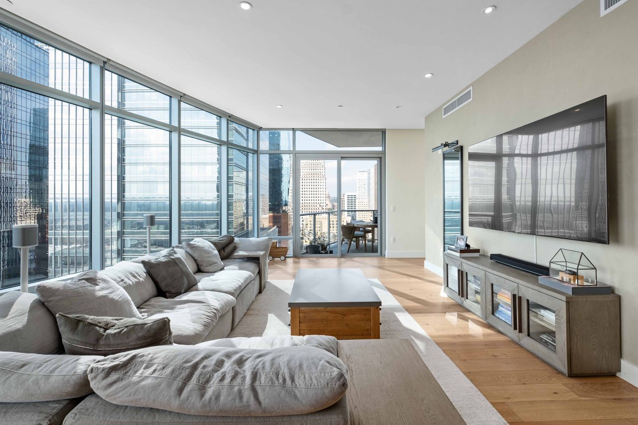 200 Congress Ave #18AE