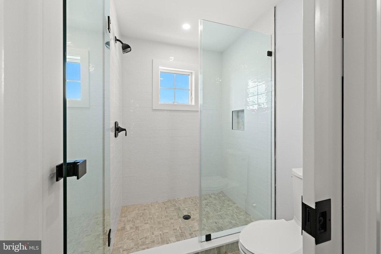 	352 N 5th St, Surf City Boro, NJ 08008