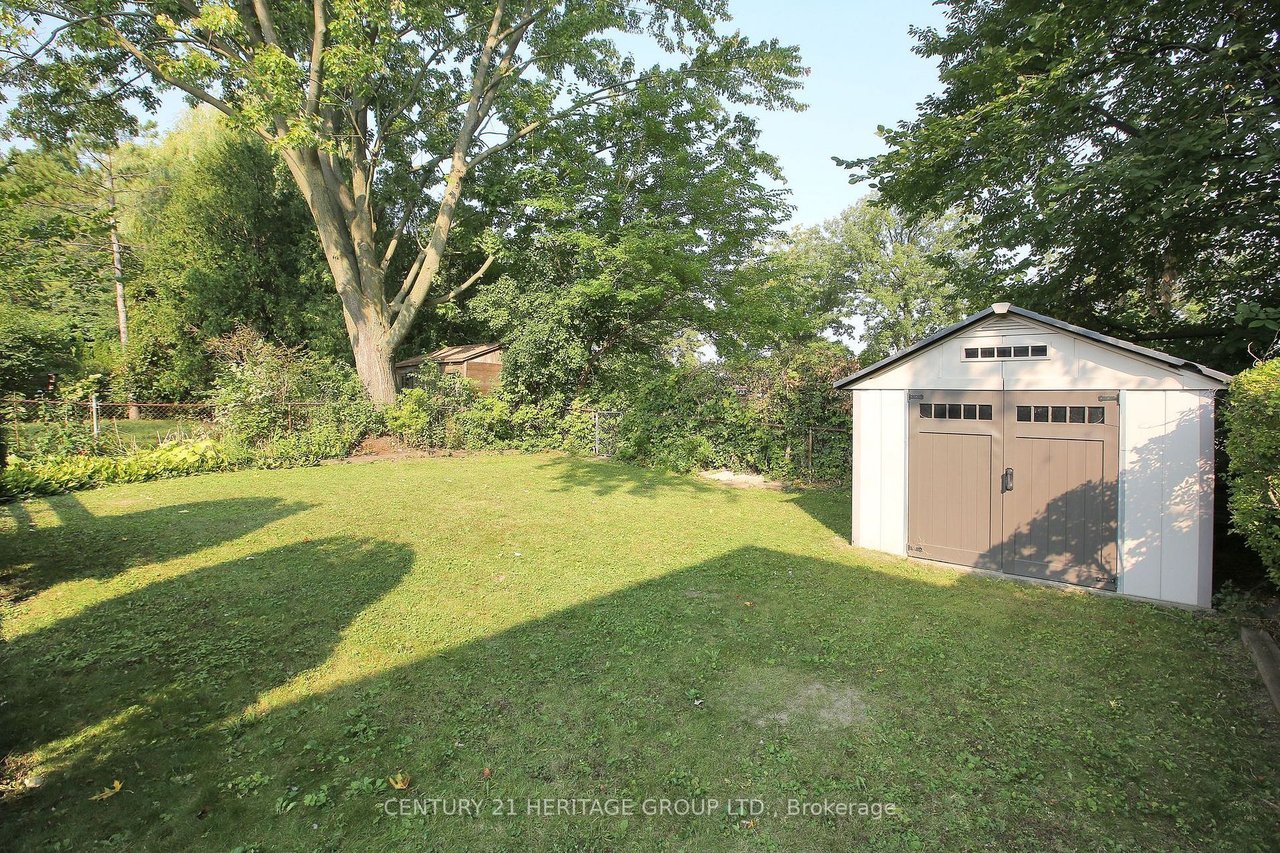  Beautifully Renovated Interior 