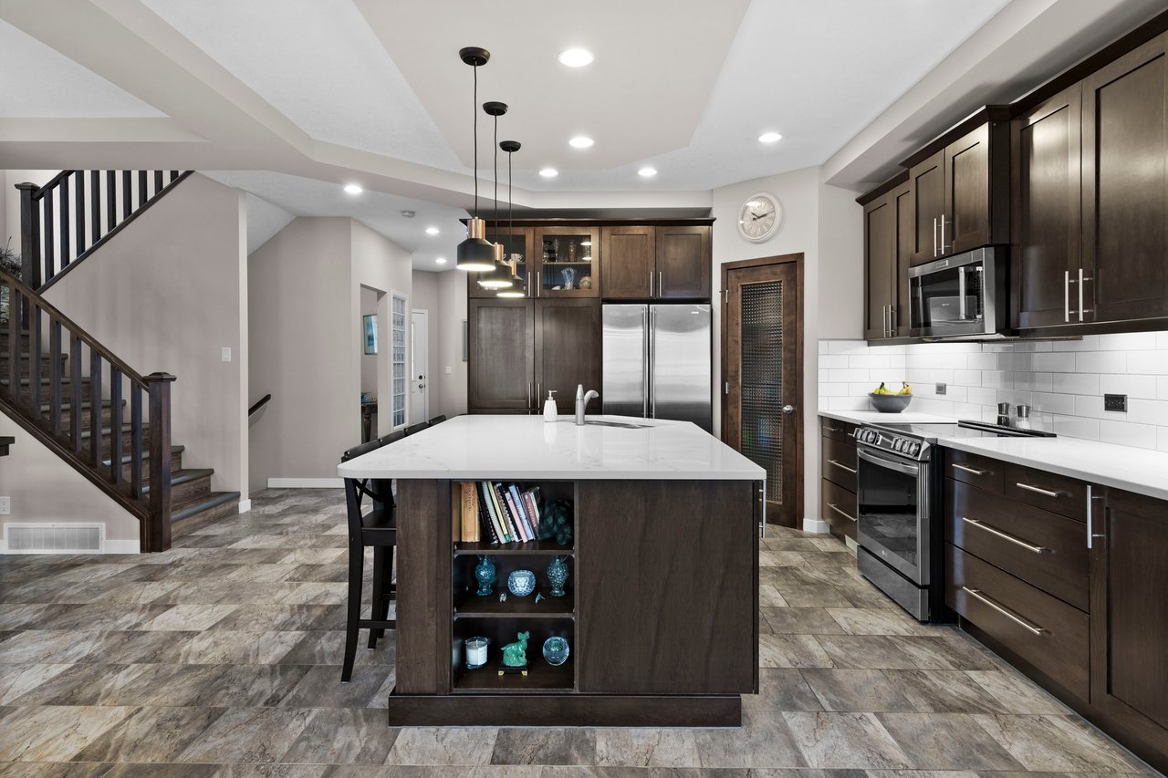 207 Royal Oak Bay NW