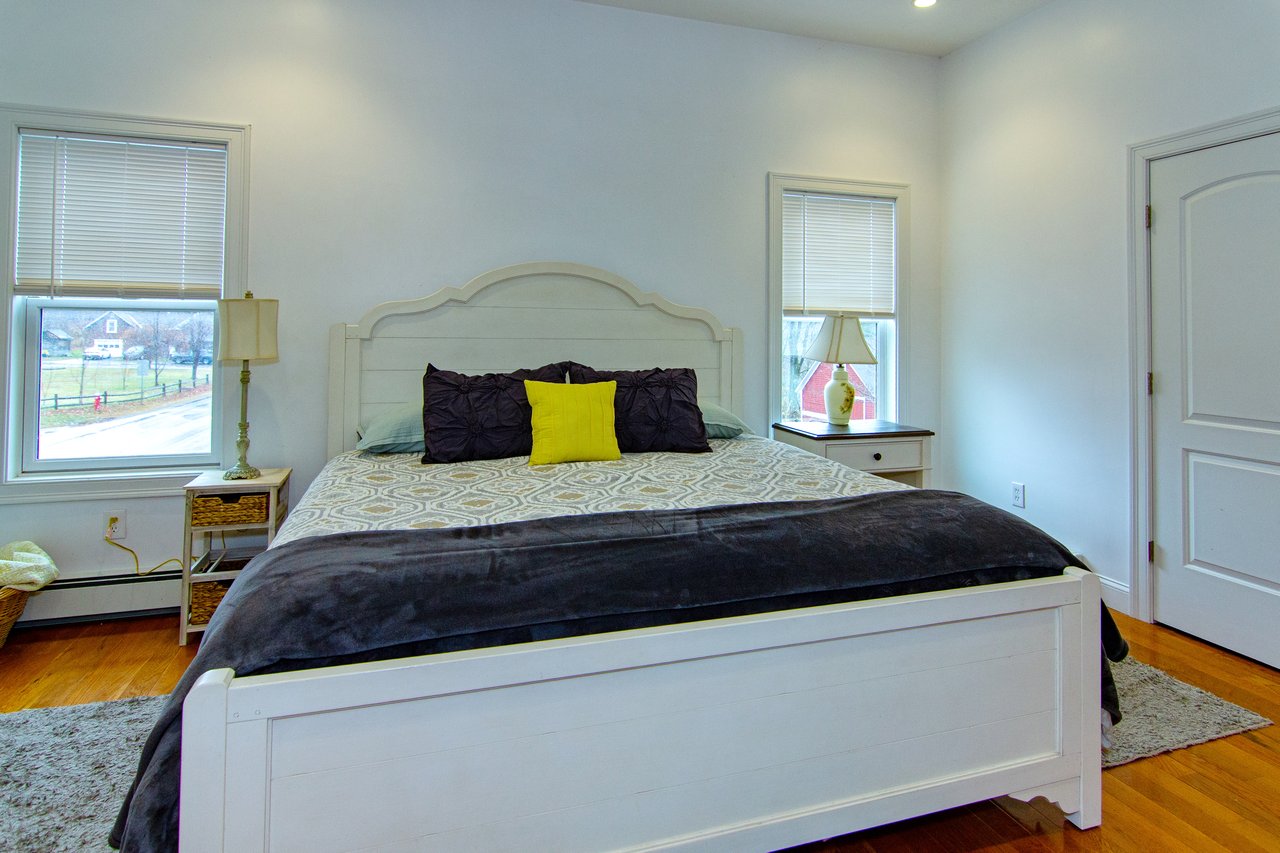 Pet Friendly, updated single family home for Ski Season