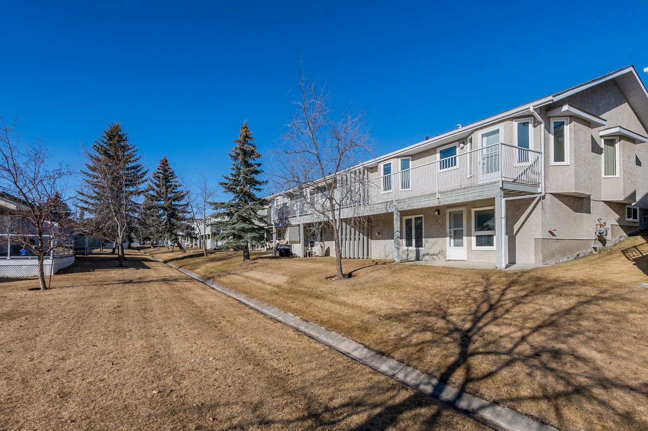 222 Arbour Cliff Close NW