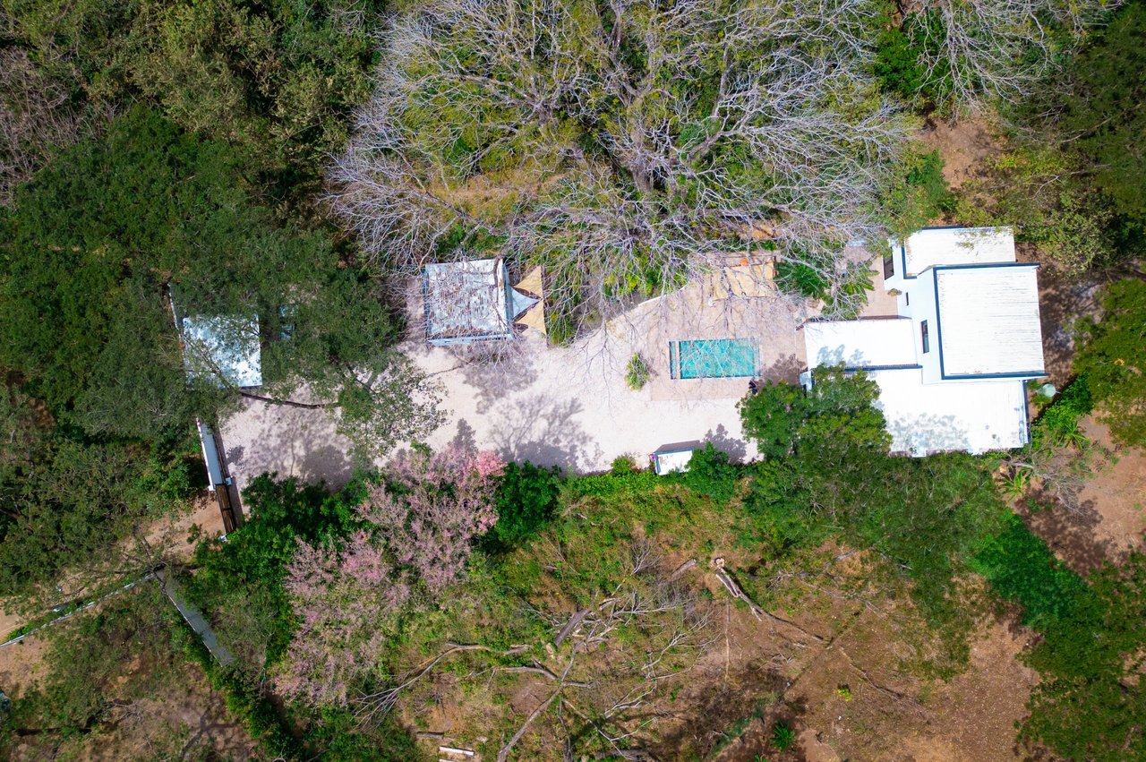 V-Jungla Cecile Refundores | Spacious Modern Villa with Pool, Guest House & Tropical Garden Near Tamarindo Beach