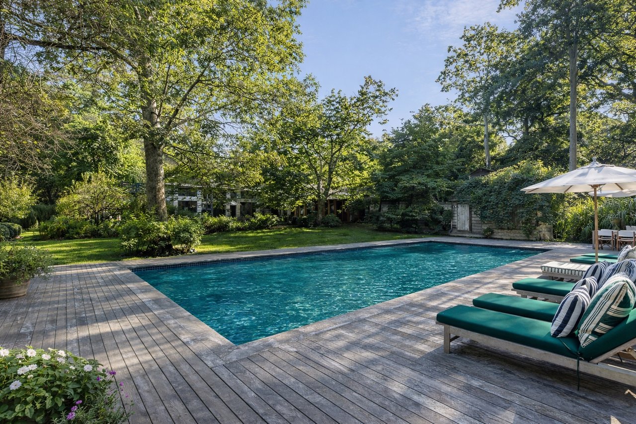 AN EXQUISITE CARRIAGE HOUSE