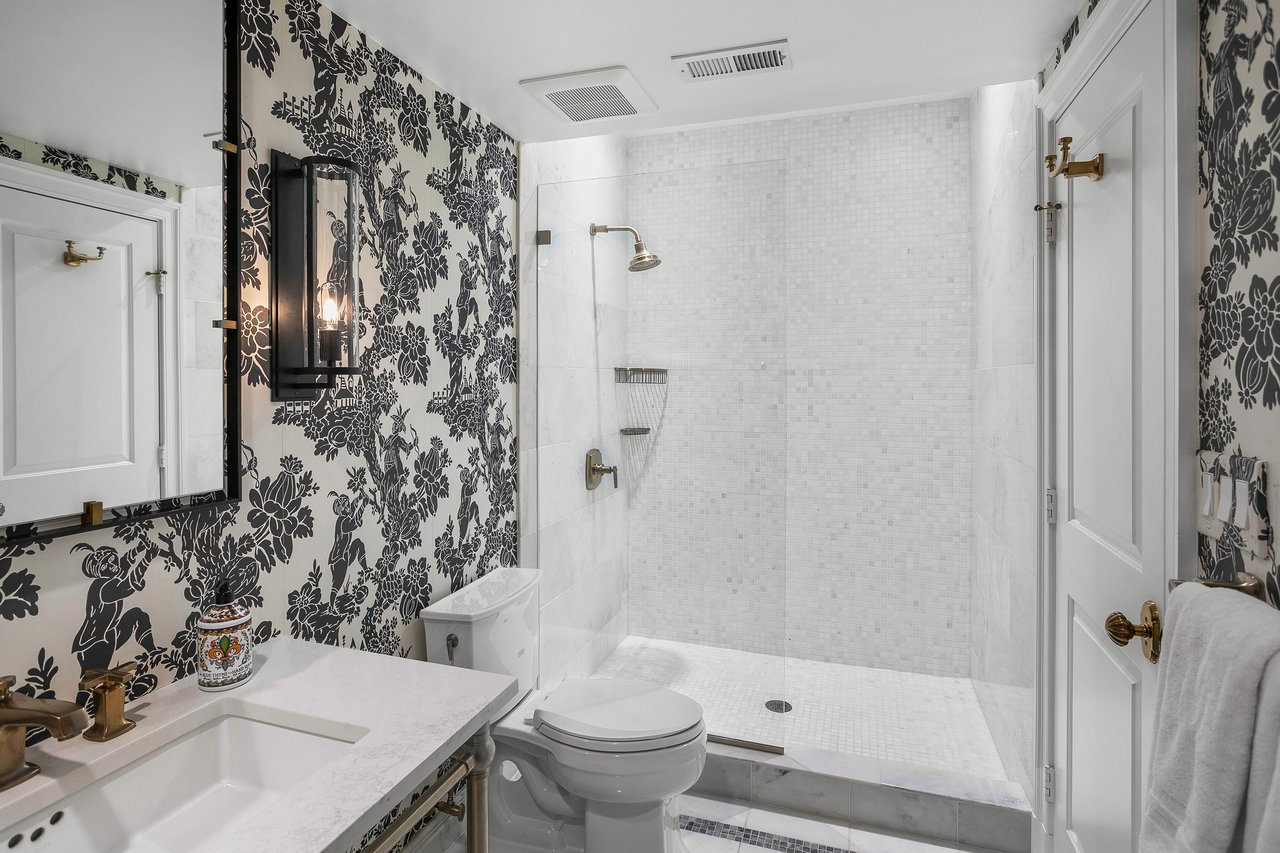 5025 Linnean Ave NW, Washington, DC 20008