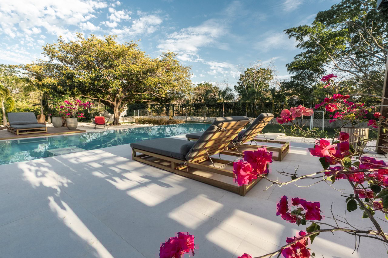 Villa Solana: Modern Luxury Steps from Playa Mansita in Hacienda Pinilla