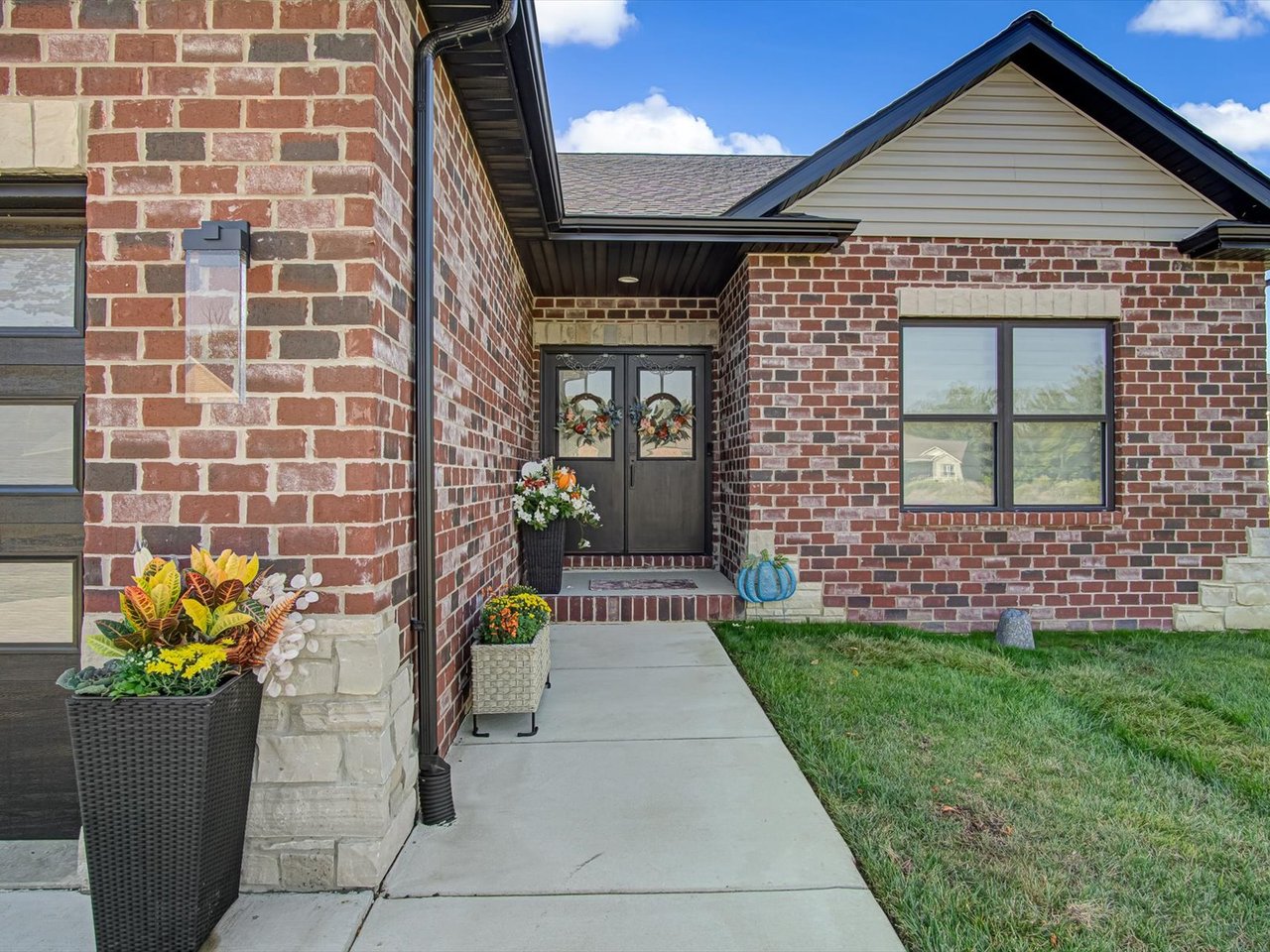 Contemporary Freeburg Villa on a Quiet Cul-de-Sac: 428 Firestone Street