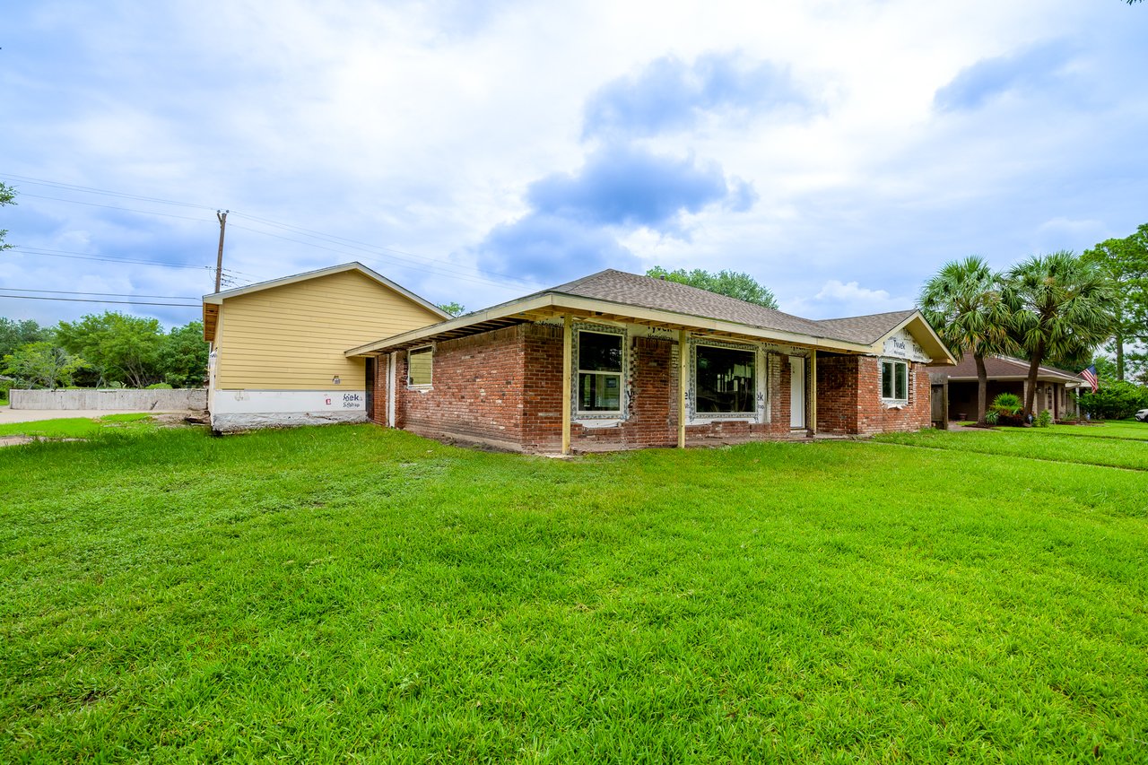 Private Listing In Westbury