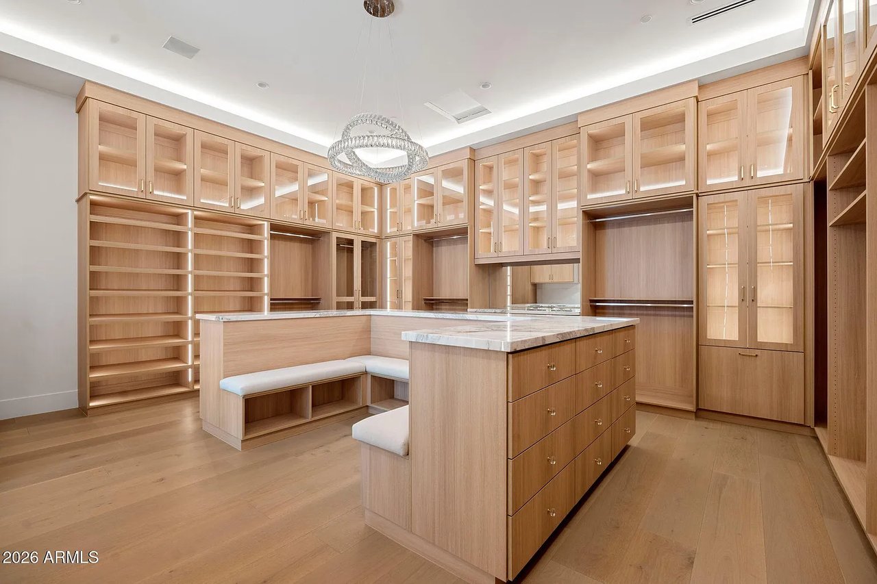 4534 E PEBBLE RIDGE Road