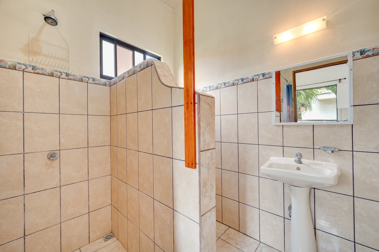 Tamarit House | Spacious Tropical Retreat in Villareal, Costa Rica