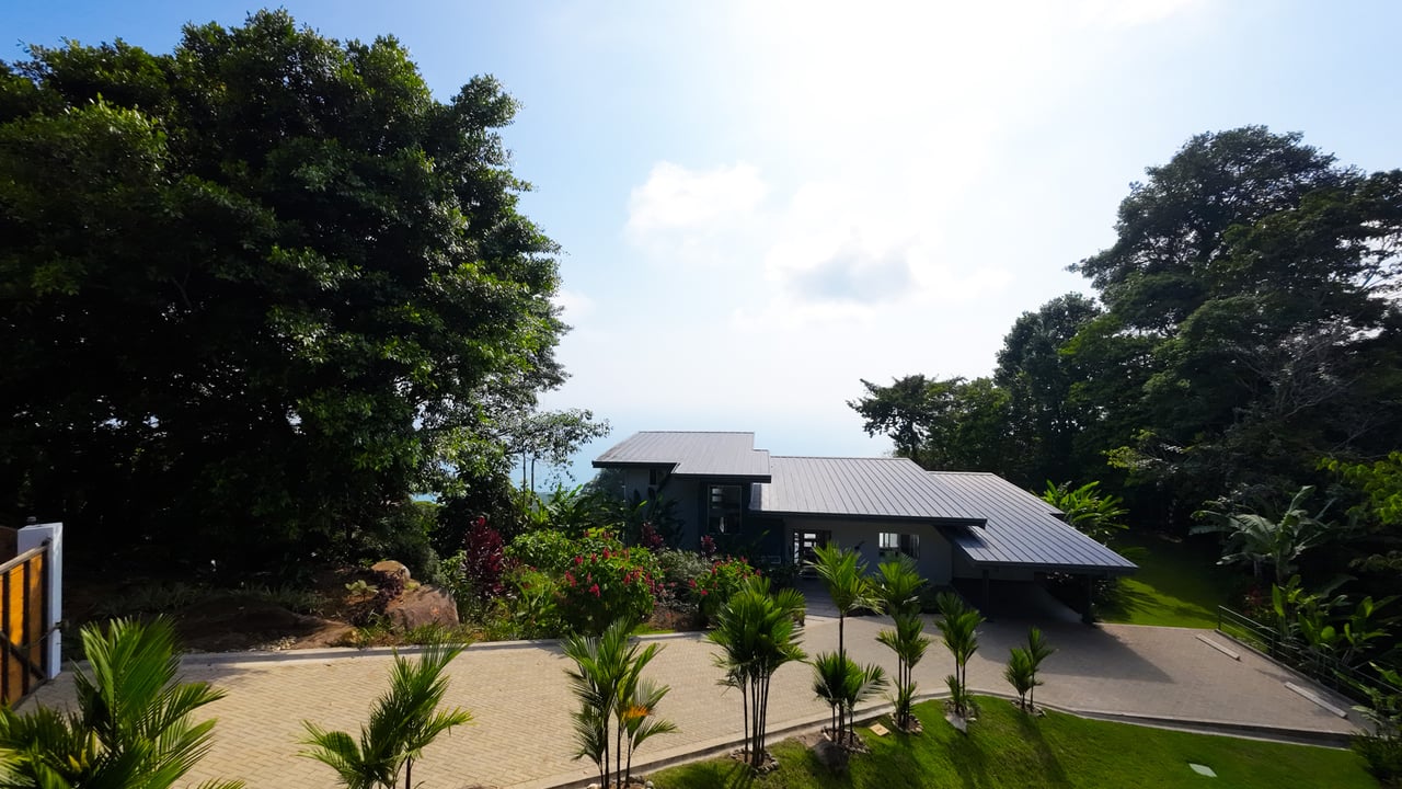 Modern House with Ocean view in Costa Verde Estates