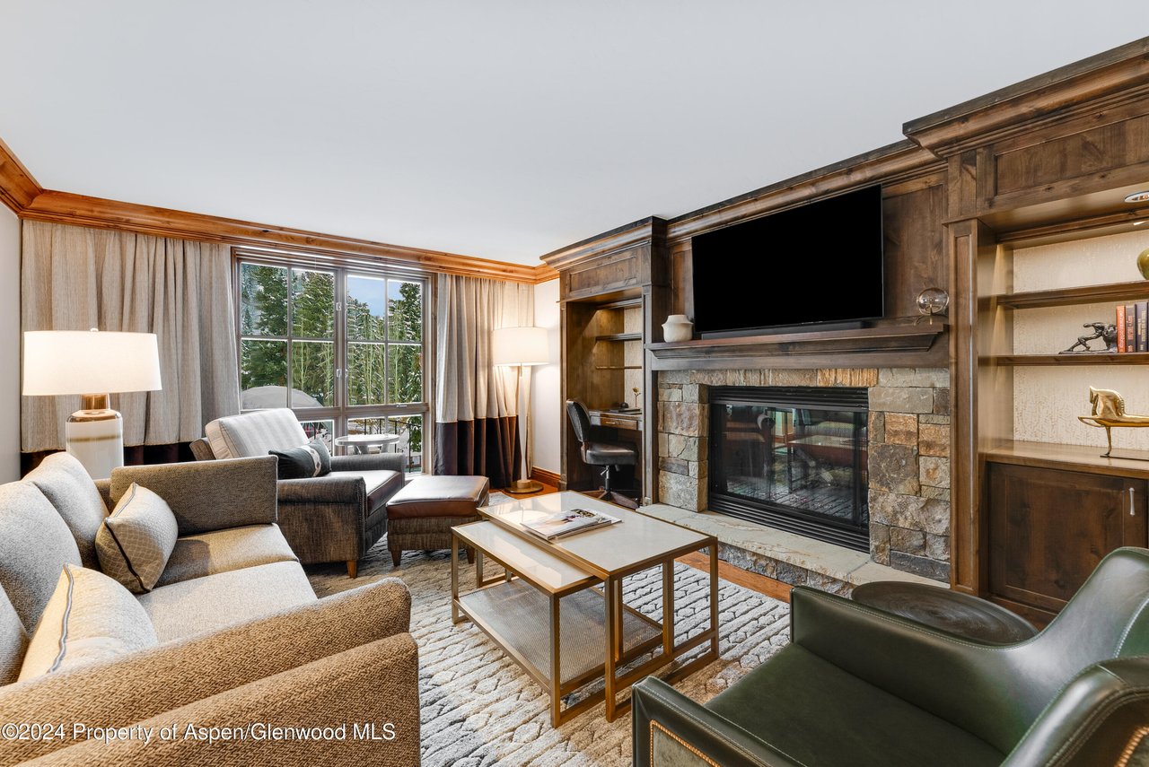 315 E Dean Street, Unit B33-C4