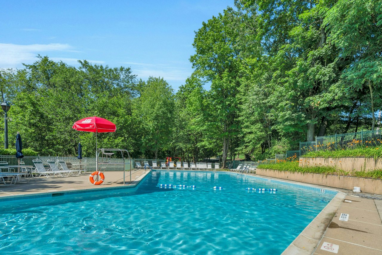 1135 Hyde Park Court