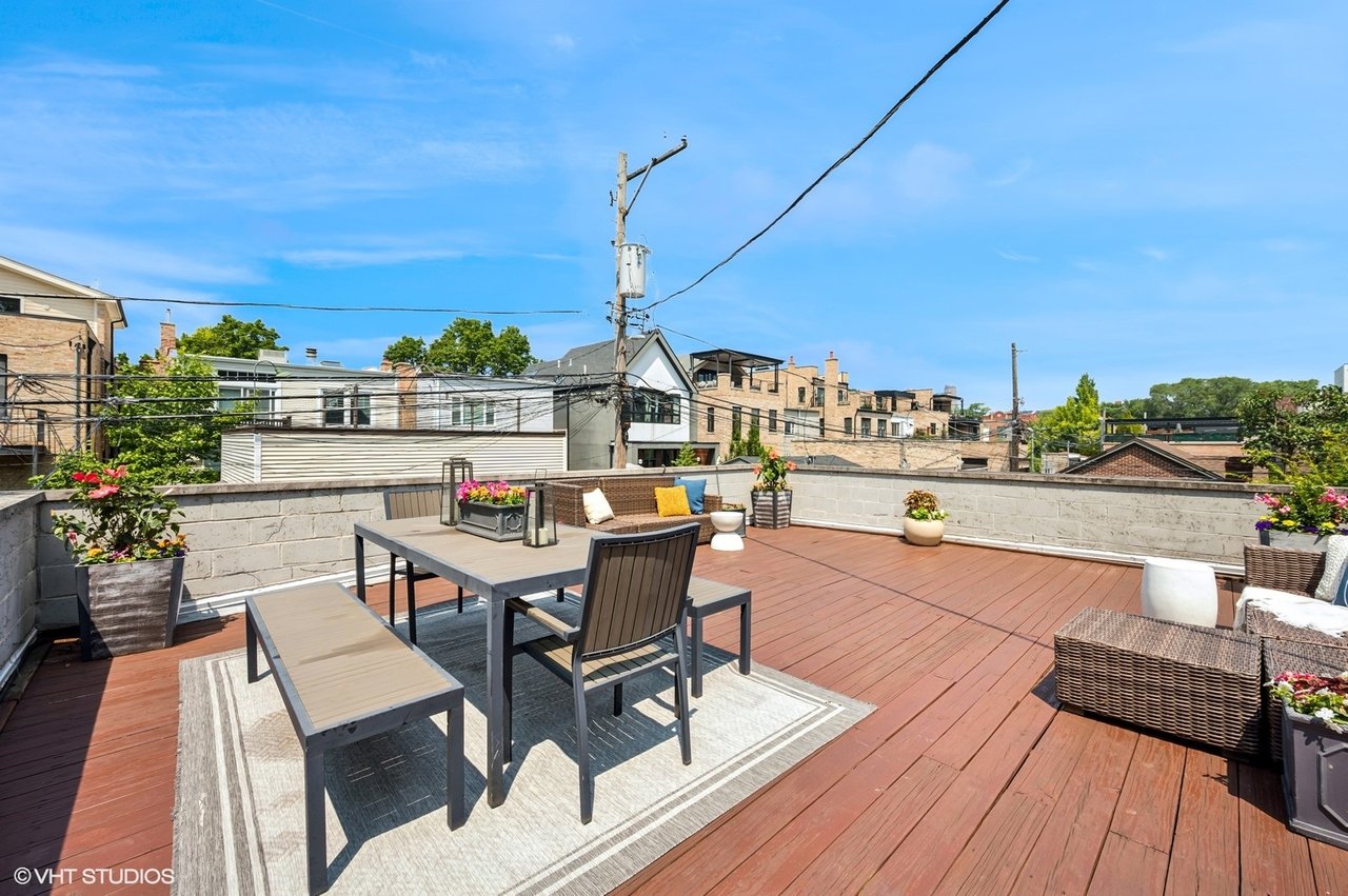 1244 W Cornelia Unit 1 