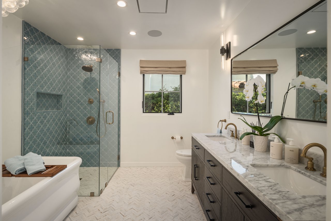 133 N La Jolla Avenue