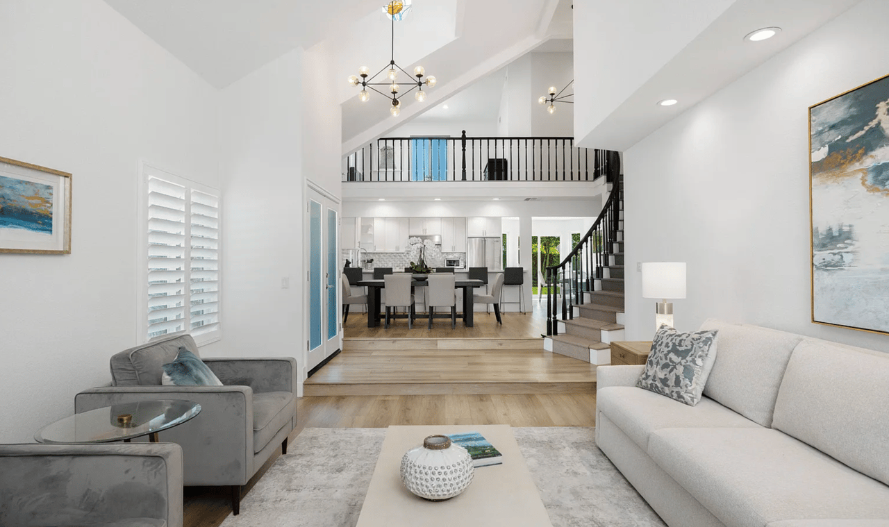 5692 Walnut Ridge Dr