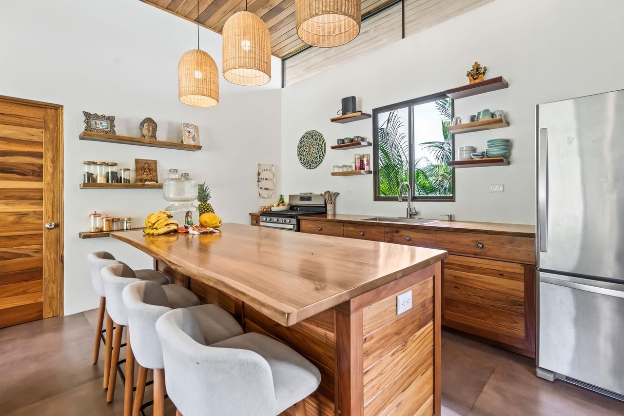 Bright & Peaceful 3-Bedroom Home With Separate Workshop/Office Space & Stunning Views Of The Lush Mountains In Easy-Access Location In Ojochal Costa Rica