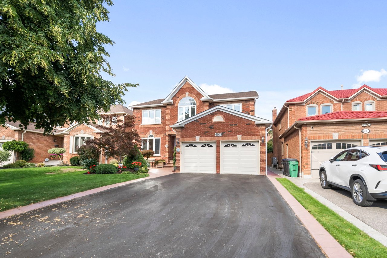 6045 St Ives Way, Mississauga, ON L5N 4M2