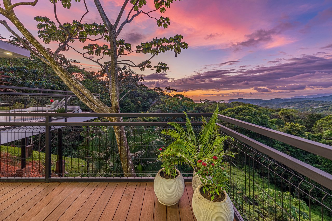 Stunning Ocean and Mountain Views, Casa Tres Galgos in Ojochal on Calle Perezoso