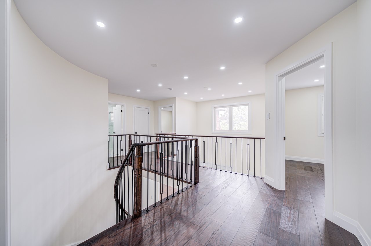 1126 Berkshire Crt
