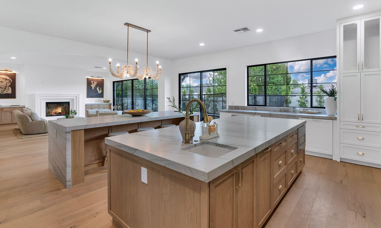 4244 N 45TH Place