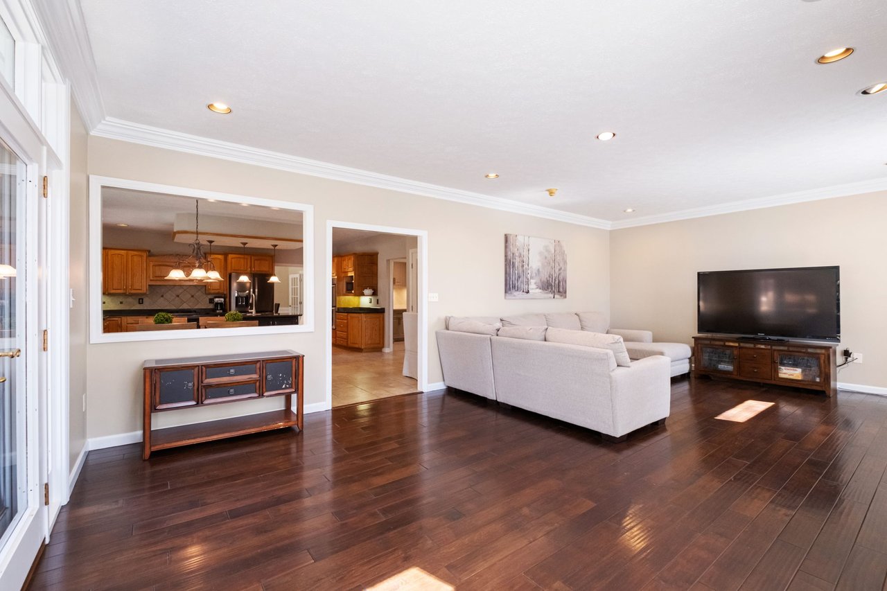 913 Highlander Circle