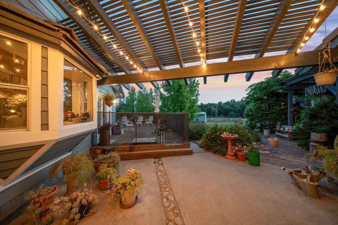 37797 Calle De Lobo
