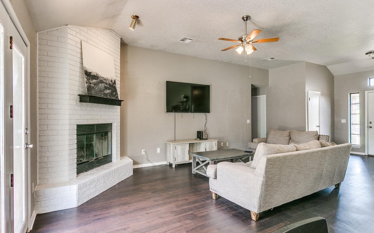 Just Listed: Recently Updated Park Lane Estates Home