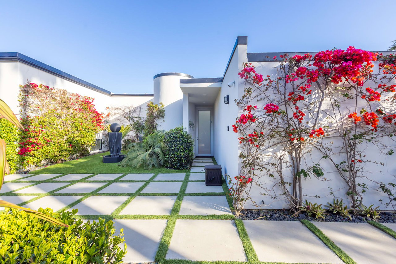 Malibu Luxury 4 BR Home w Pool and Ocean Views