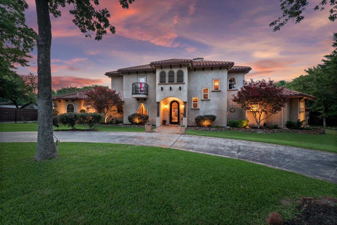 1512 McCain Ln