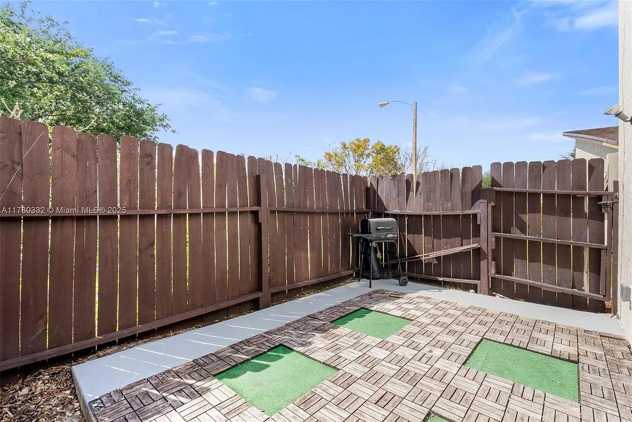 3200 NW 5th Ter Apt 33
